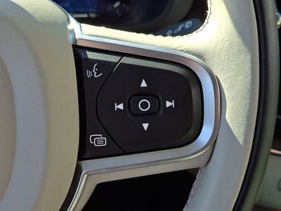 2022 Volvo XC60 Momentum