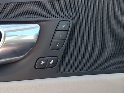 2022 Volvo XC60 Momentum