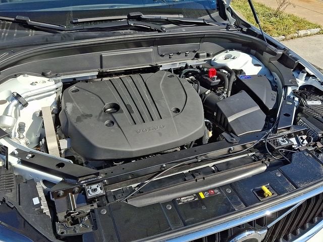 2022 Volvo XC60 Momentum