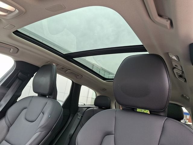 2024 Volvo XC60 Core Dark Theme