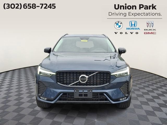 2024 Volvo XC60 Core Dark Theme
