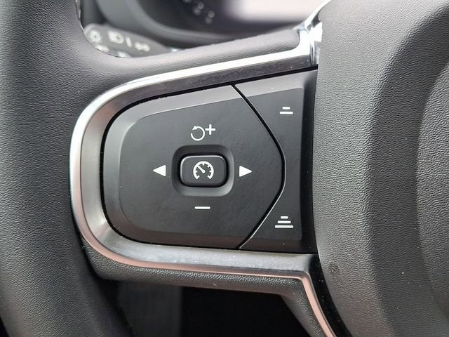 2024 Volvo XC60 Core Dark Theme
