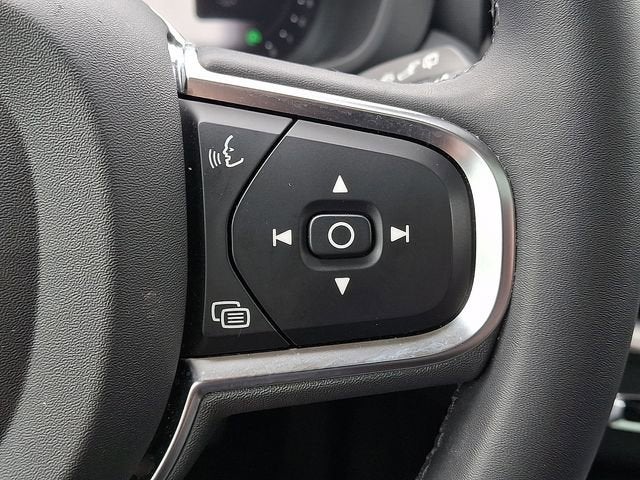 2024 Volvo XC60 Core Dark Theme