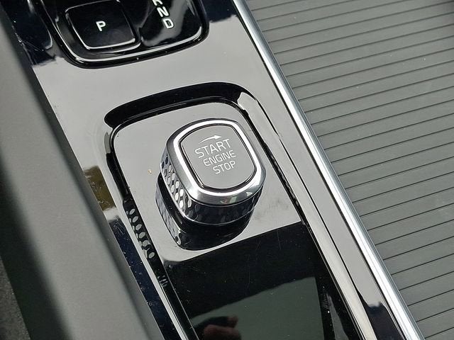2024 Volvo XC60 Core Dark Theme