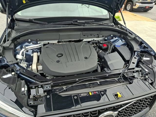 2024 Volvo XC60 Core Dark Theme