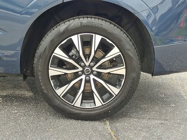 2024 Volvo XC60 Core Dark Theme
