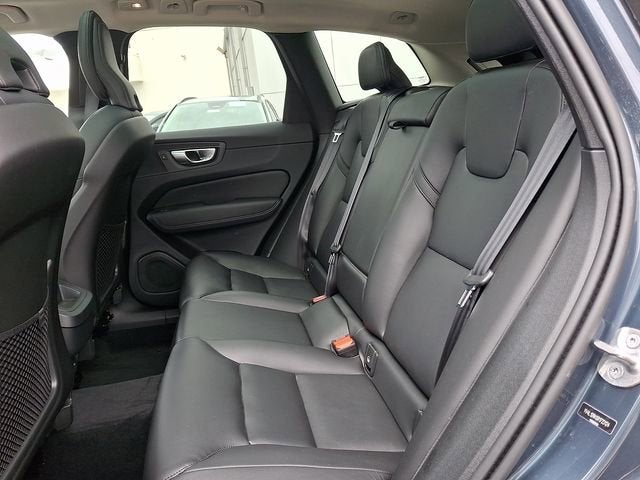 2024 Volvo XC60 Core Dark Theme