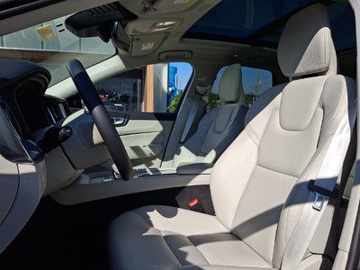 2024 Volvo XC60 Core Dark Theme