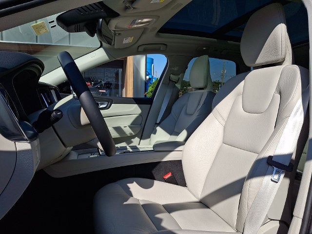 2024 Volvo XC60 Core Dark Theme