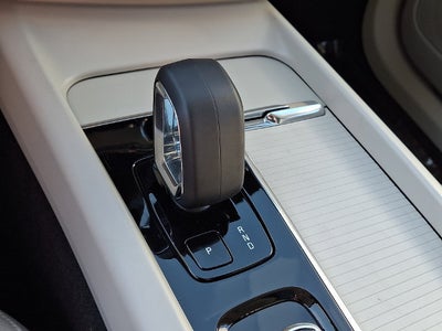 2024 Volvo XC60 Core Dark Theme