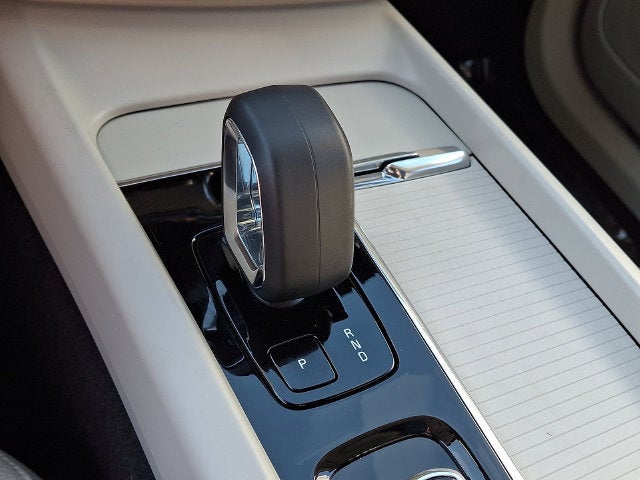 2024 Volvo XC60 Core Dark Theme