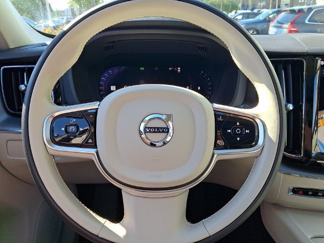 2024 Volvo XC60 Core Dark Theme