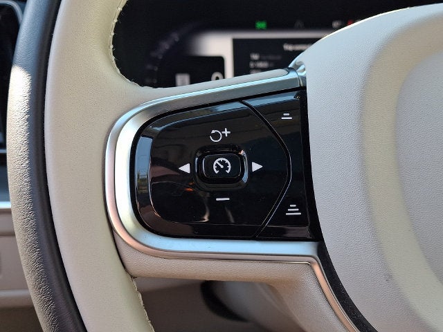 2024 Volvo XC60 Core Dark Theme