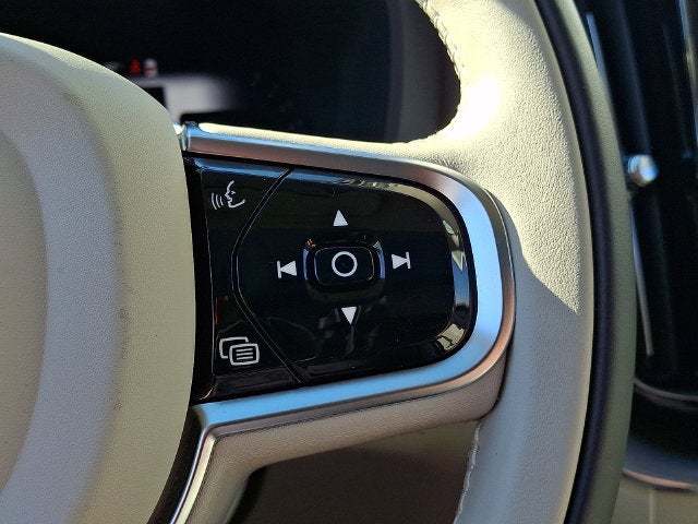 2024 Volvo XC60 Core Dark Theme