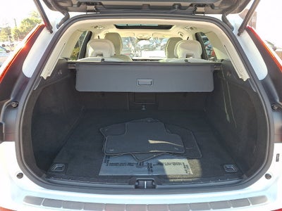 2024 Volvo XC60 Core Dark Theme