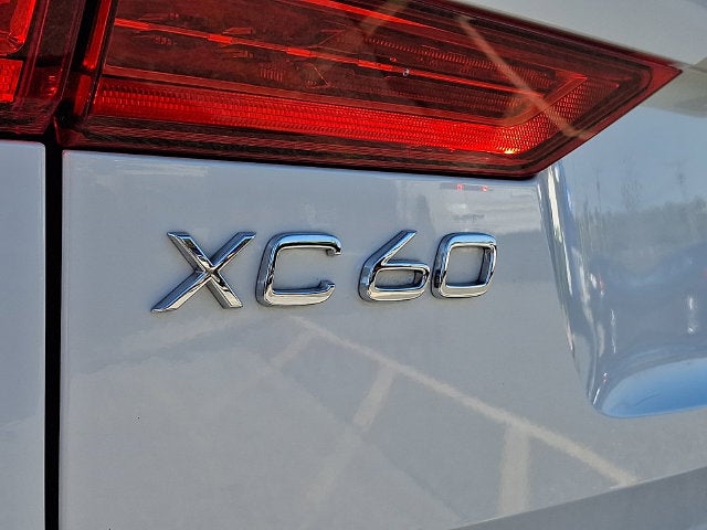 2024 Volvo XC60 Core Dark Theme