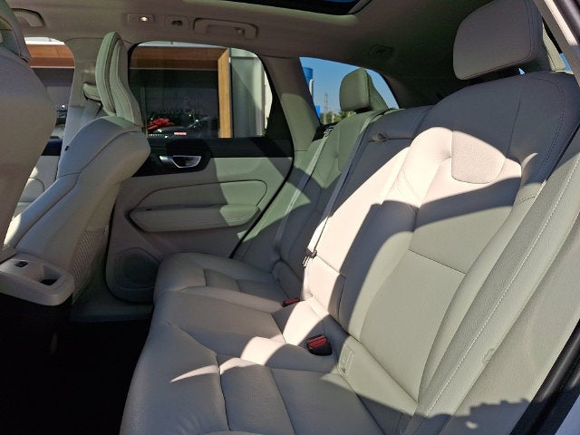 2024 Volvo XC60 Core Dark Theme