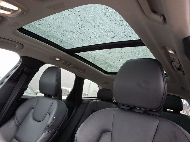 2024 Volvo XC60 Core Dark Theme