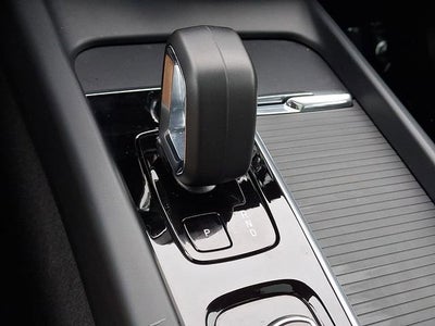 2024 Volvo XC60 Core Dark Theme