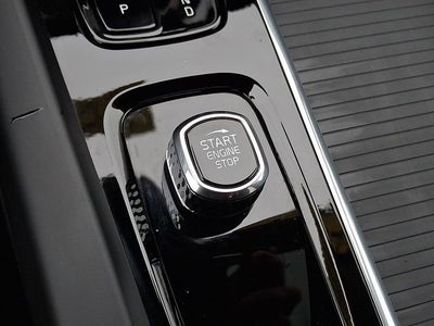 2024 Volvo XC60 Core Dark Theme