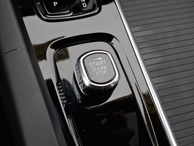 2024 Volvo XC60 Core Dark Theme