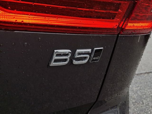 2024 Volvo XC60 Core Dark Theme