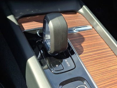 2024 Volvo XC60 Plus Dark Theme