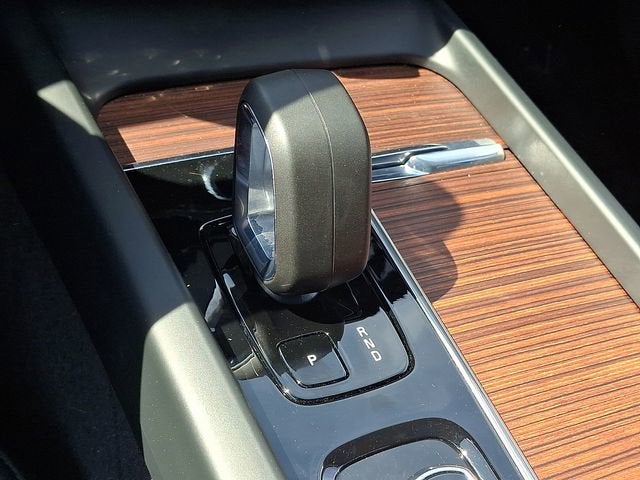 2024 Volvo XC60 Plus Dark Theme