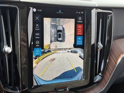 2024 Volvo XC60 Plus Dark Theme