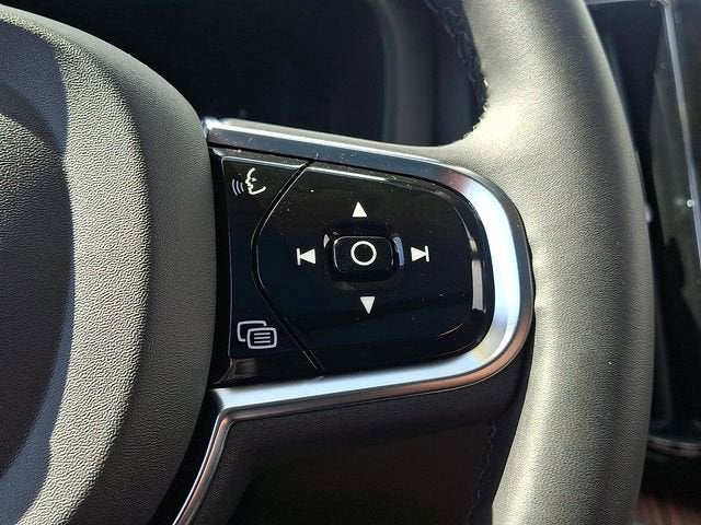 2024 Volvo XC60 Plus Dark Theme