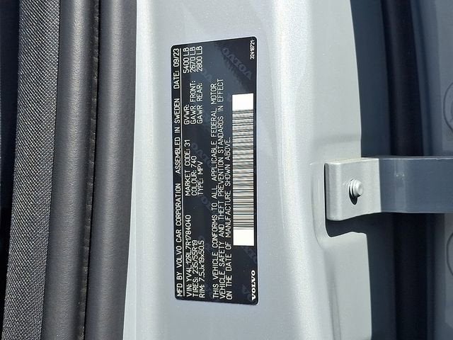 2024 Volvo XC60 Plus Dark Theme