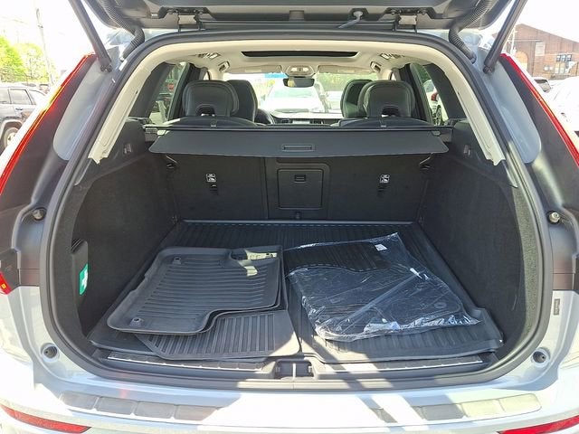 2024 Volvo XC60 Plus Dark Theme