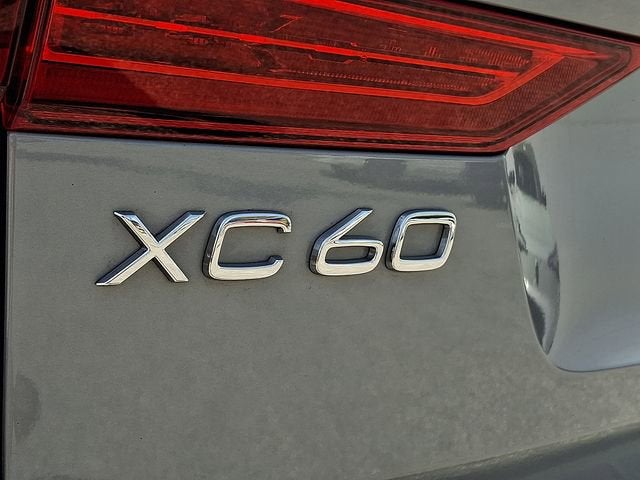 2024 Volvo XC60 Plus Dark Theme