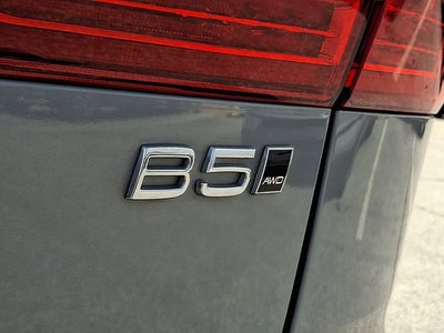 2024 Volvo XC60 Plus Dark Theme