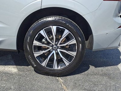 2024 Volvo XC60 Plus Dark Theme