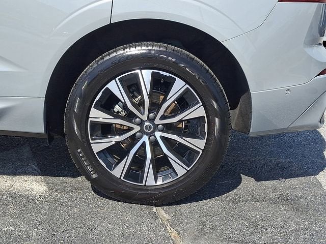 2024 Volvo XC60 Plus Dark Theme