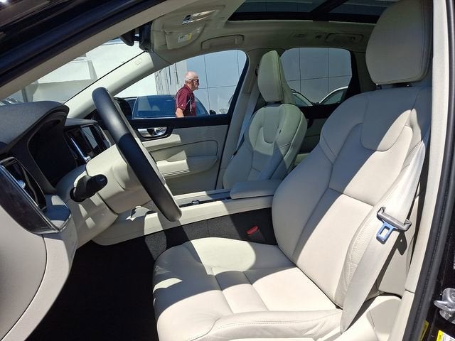 2023 Volvo XC60 Plus Bright Theme