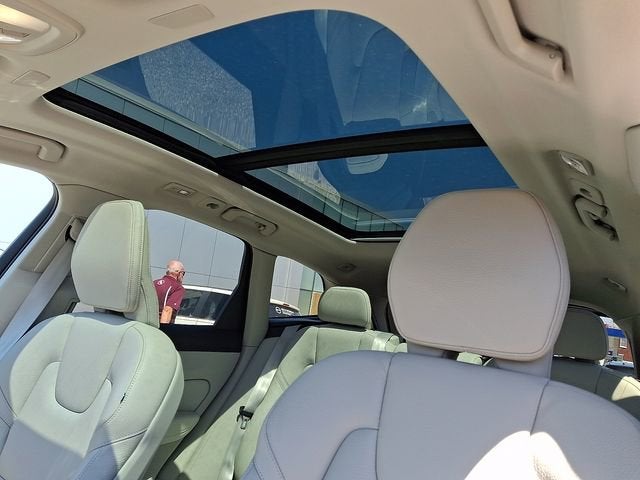 2023 Volvo XC60 Plus Bright Theme