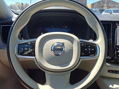 2023 Volvo XC60 Plus Bright Theme