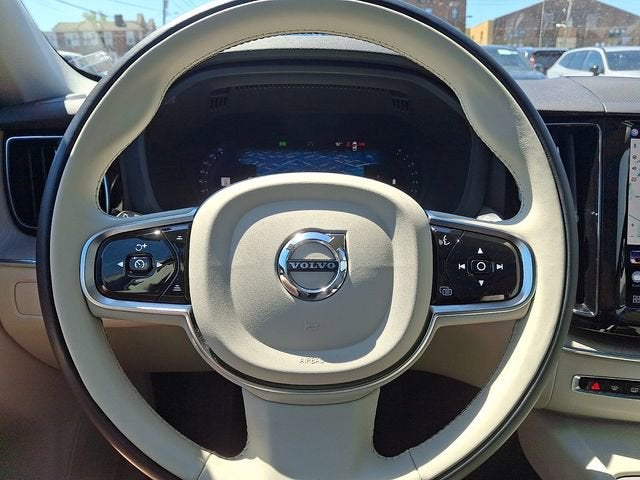 2023 Volvo XC60 Plus Bright Theme