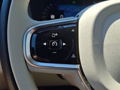 2023 Volvo XC60 Plus Bright Theme