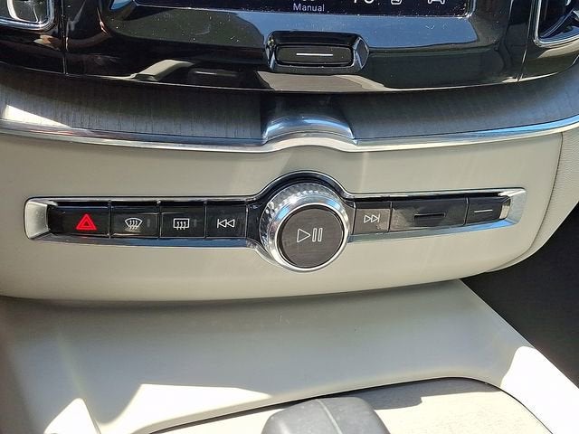 2023 Volvo XC60 Plus Bright Theme