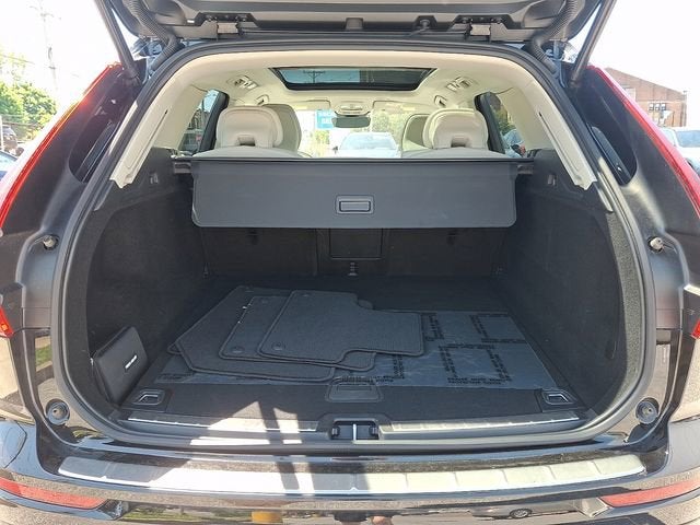 2023 Volvo XC60 Plus Bright Theme