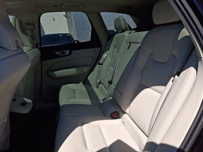 2023 Volvo XC60 Plus Bright Theme