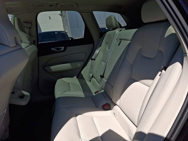 2023 Volvo XC60 Plus Bright Theme