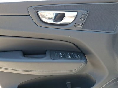 2023 Volvo XC60 Plus Bright Theme