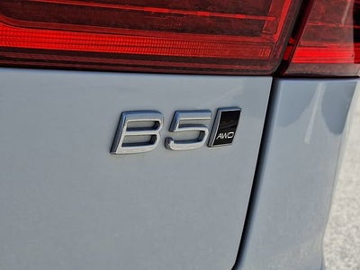 2023 Volvo XC60 Plus Bright Theme