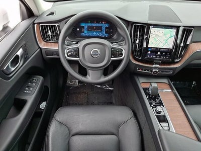 2023 Volvo XC60 B5 Plus Bright Theme