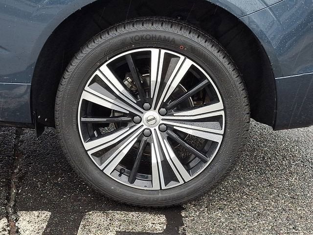 2023 Volvo XC60 Plus Bright Theme