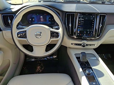 2023 Volvo XC60 Plus Bright Theme